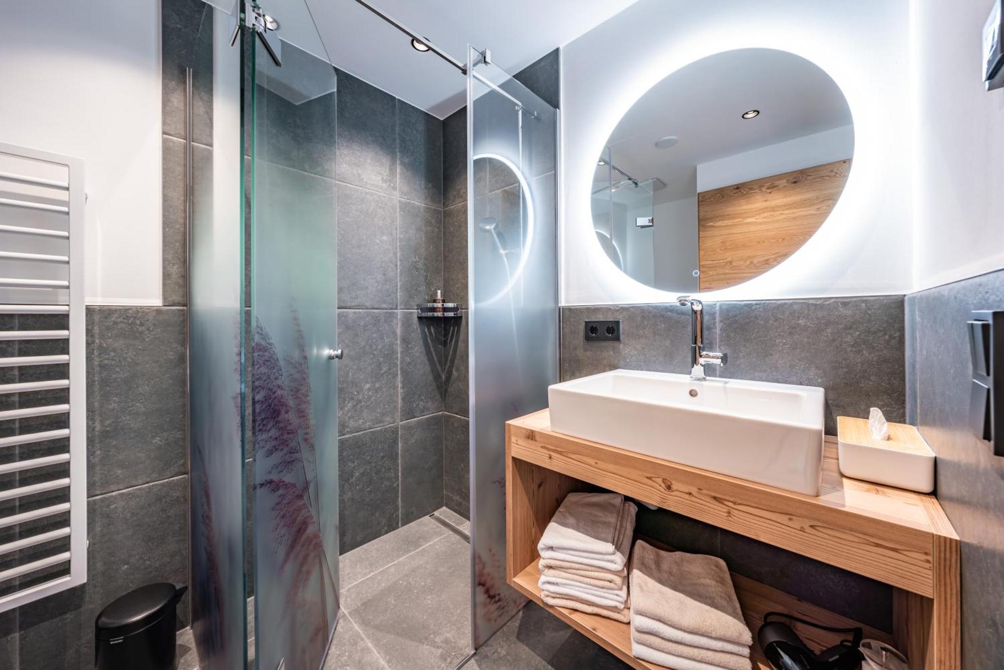 Schoenblick Appartements Тукс Номер фото